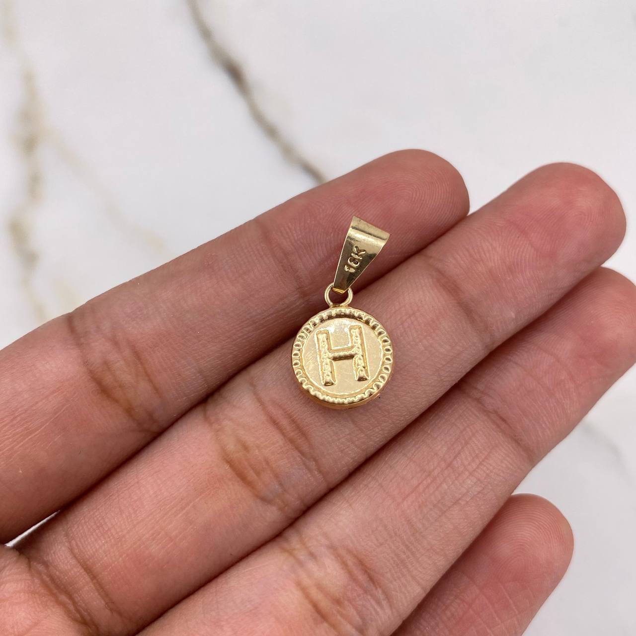 Pendant Letter H 0.6gr / 1.8cm / Yellow Gold Stamped $