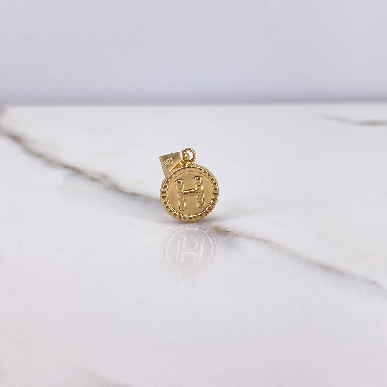 Pendant Letter H 0.6gr / 1.8cm / Yellow Gold Stamped $
