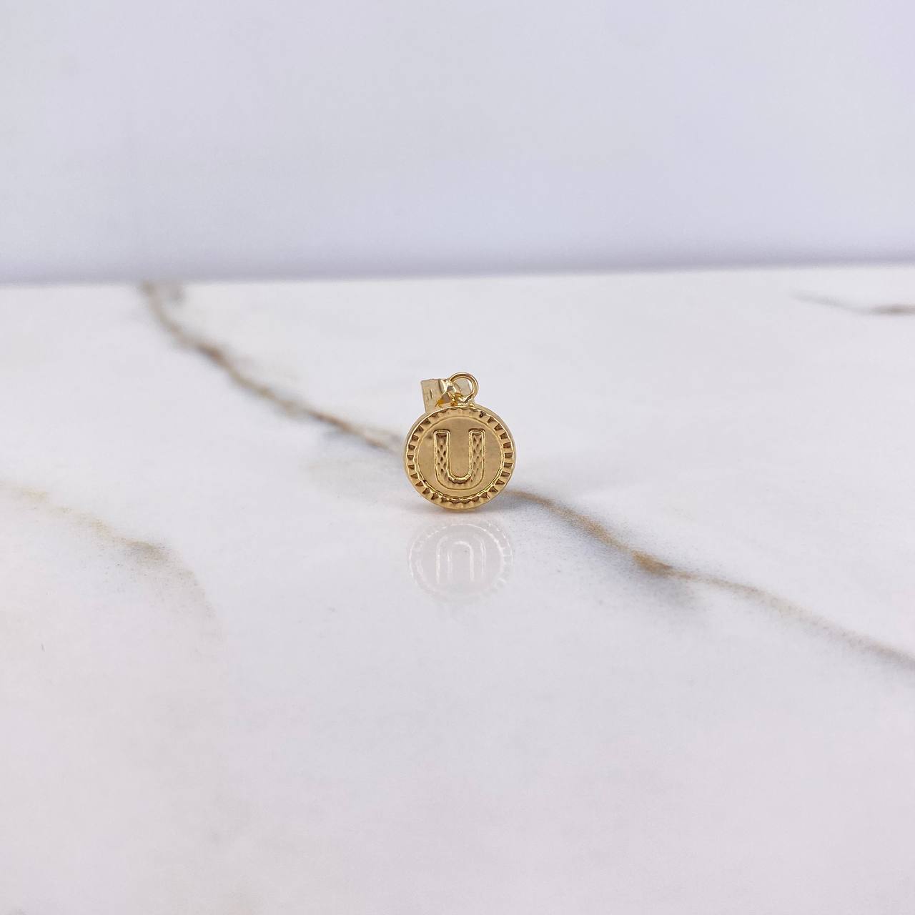 Pendant Letter U 0.6gr / 1.8cm / Yellow Gold Stamped $