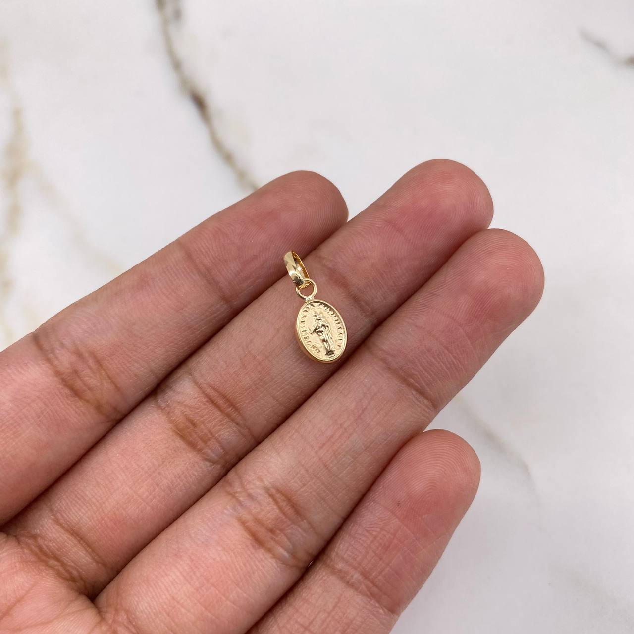 Pendant Virgin Helper 0.35gr / 1.3cm / Yellow Gold Stamped $