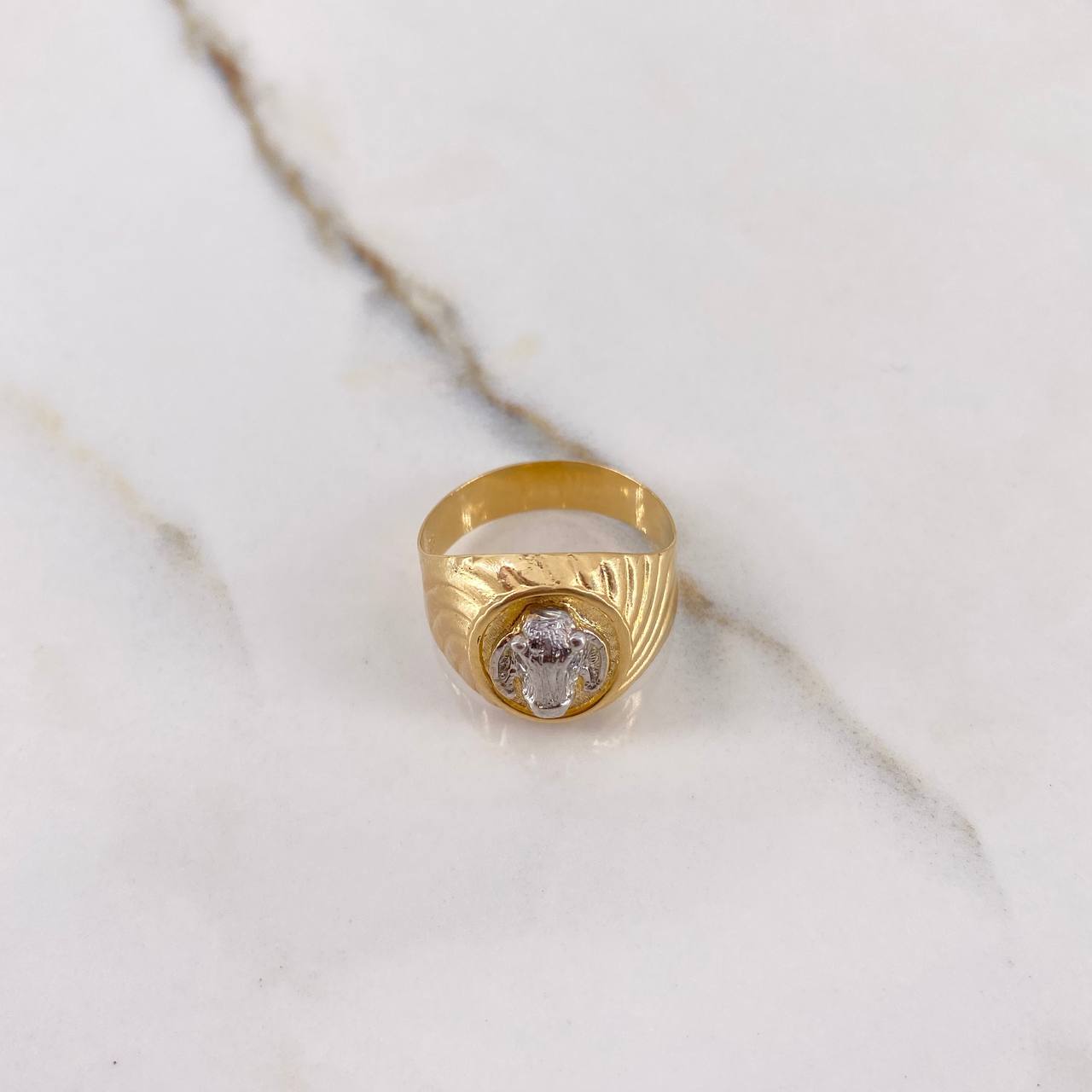 Anillo Vaca 4.4gr / T8 1/4 / Circones Blancos Dos Oros Amarillo Blanco &