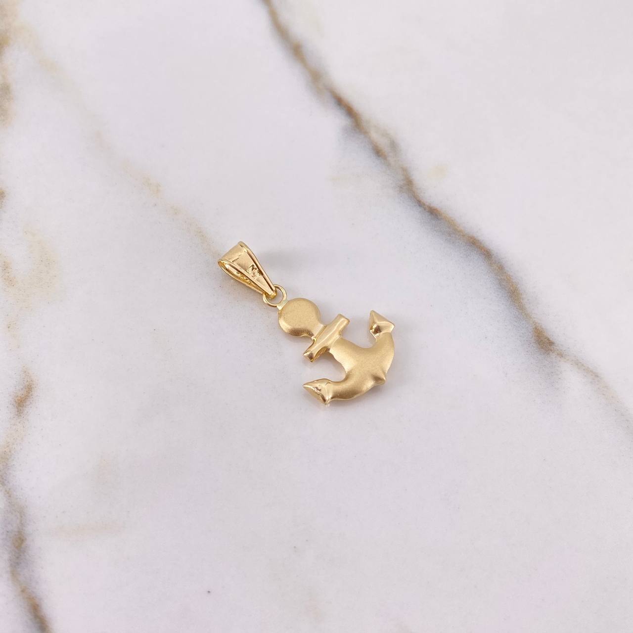 Dije Ancla Mate 0.8 g / 1 in Oro Amarillo 18K