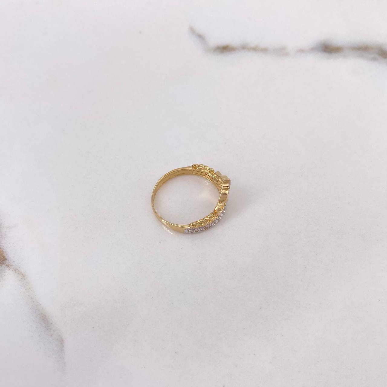 Heart Crown Ring 2.7gr / Size 6 1/4 / White Zircons Two Yellow and White Golds &