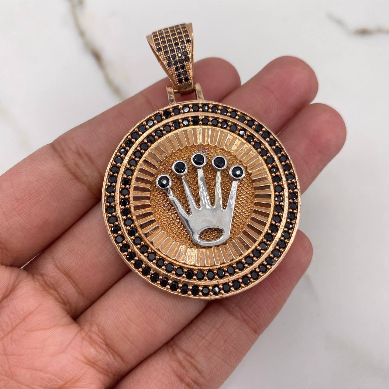 Pendant Medalla Corona RX 20gr / 5.3cm / Black Zircons Two White and Rose Golds &