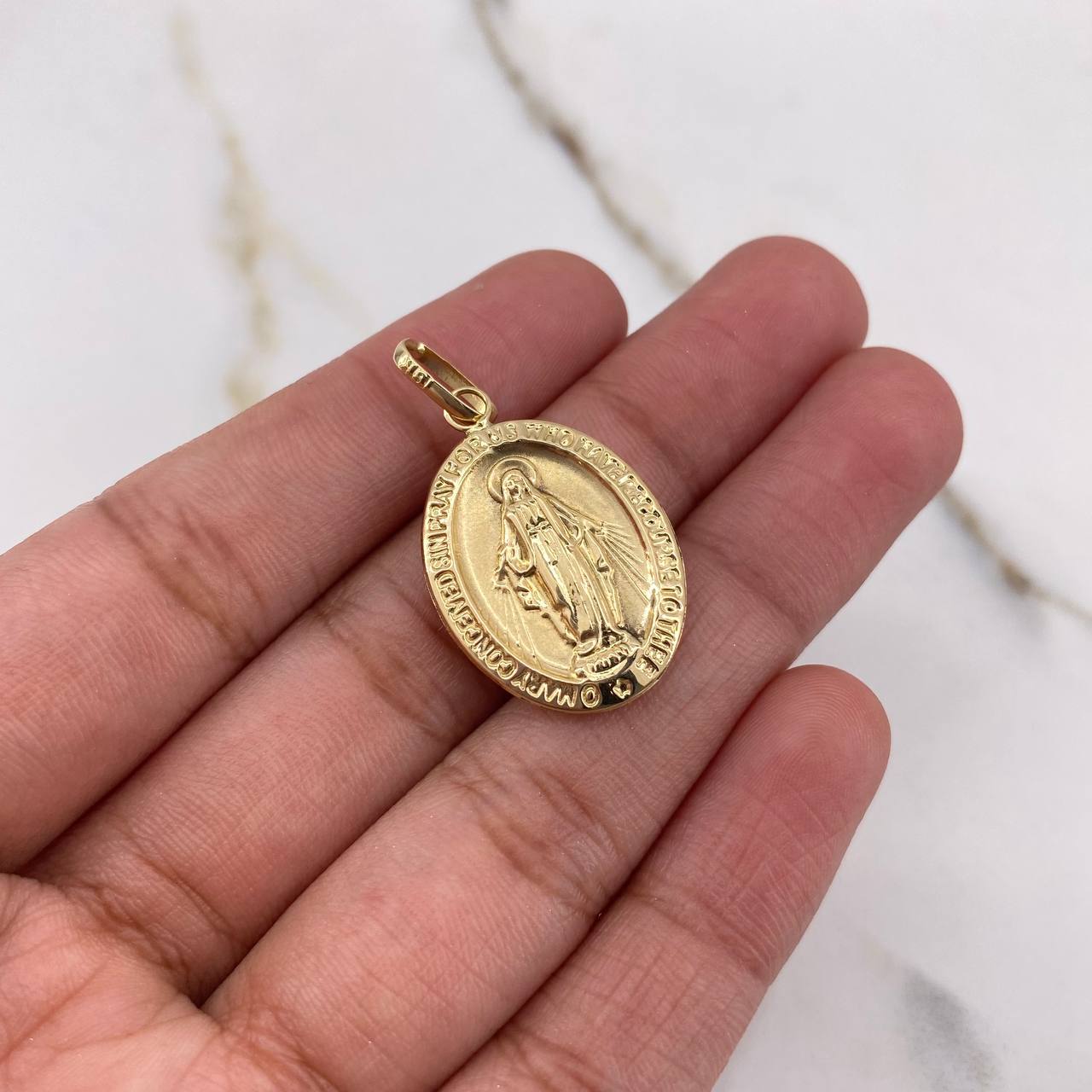 Pendant Miraculous Virgin 1.95gr / 3.1cm / Yellow Gold Stamped &