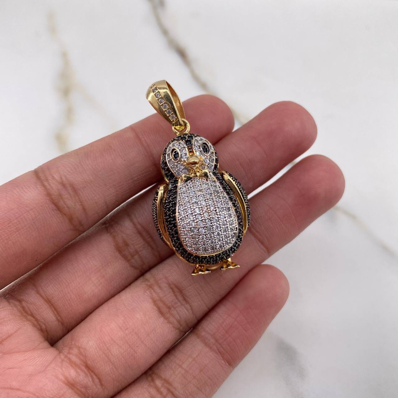 Pendant Penguin 11.75gr / 3.9cm / Black White Zircons Yellow Gold $
