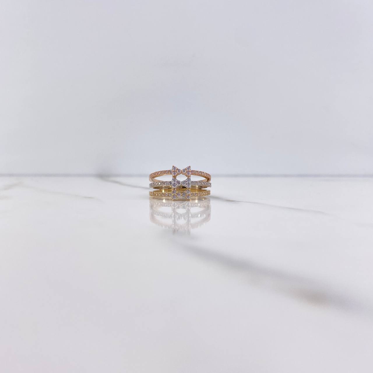 Triple Bow Ring 4.15gr / Size 6 1/4 / White Zircons Three Golds $