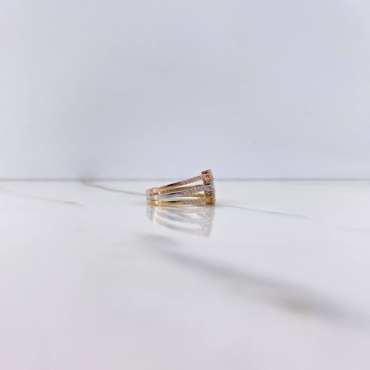 Triple Bow Ring 4.15gr / Size 6 1/4 / White Zircons Three Golds $