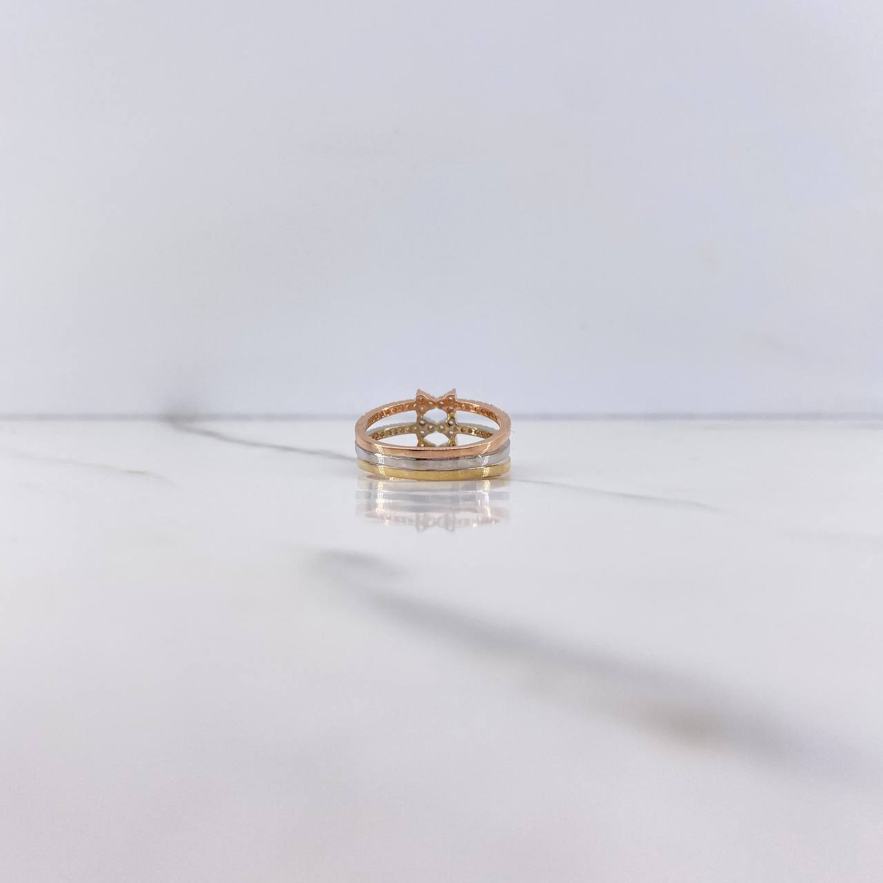 Triple Bow Ring 4.15gr / Size 6 1/4 / White Zircons Three Golds $