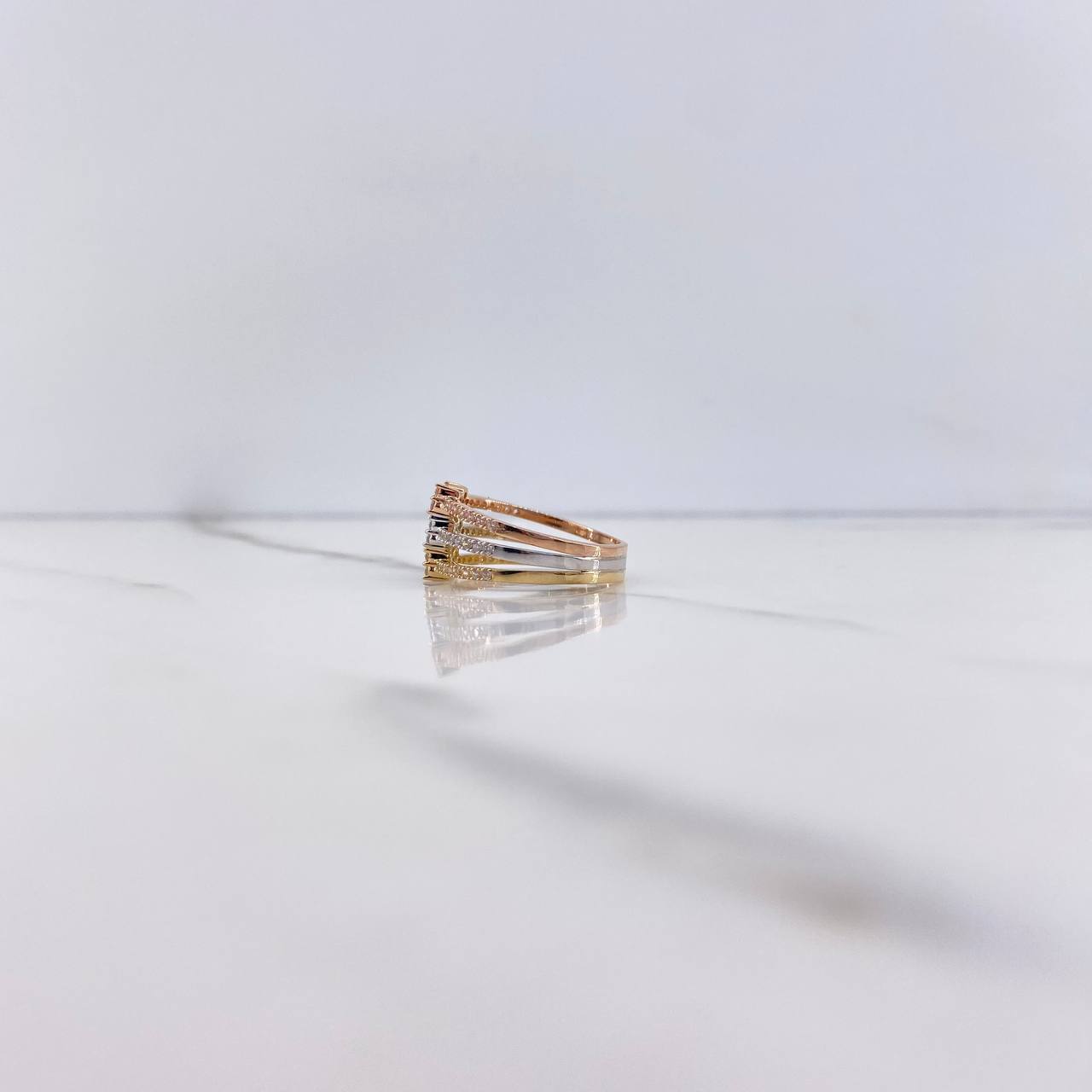 Triple Bow Ring 4.15gr / Size 6 1/4 / White Zircons Three Golds $