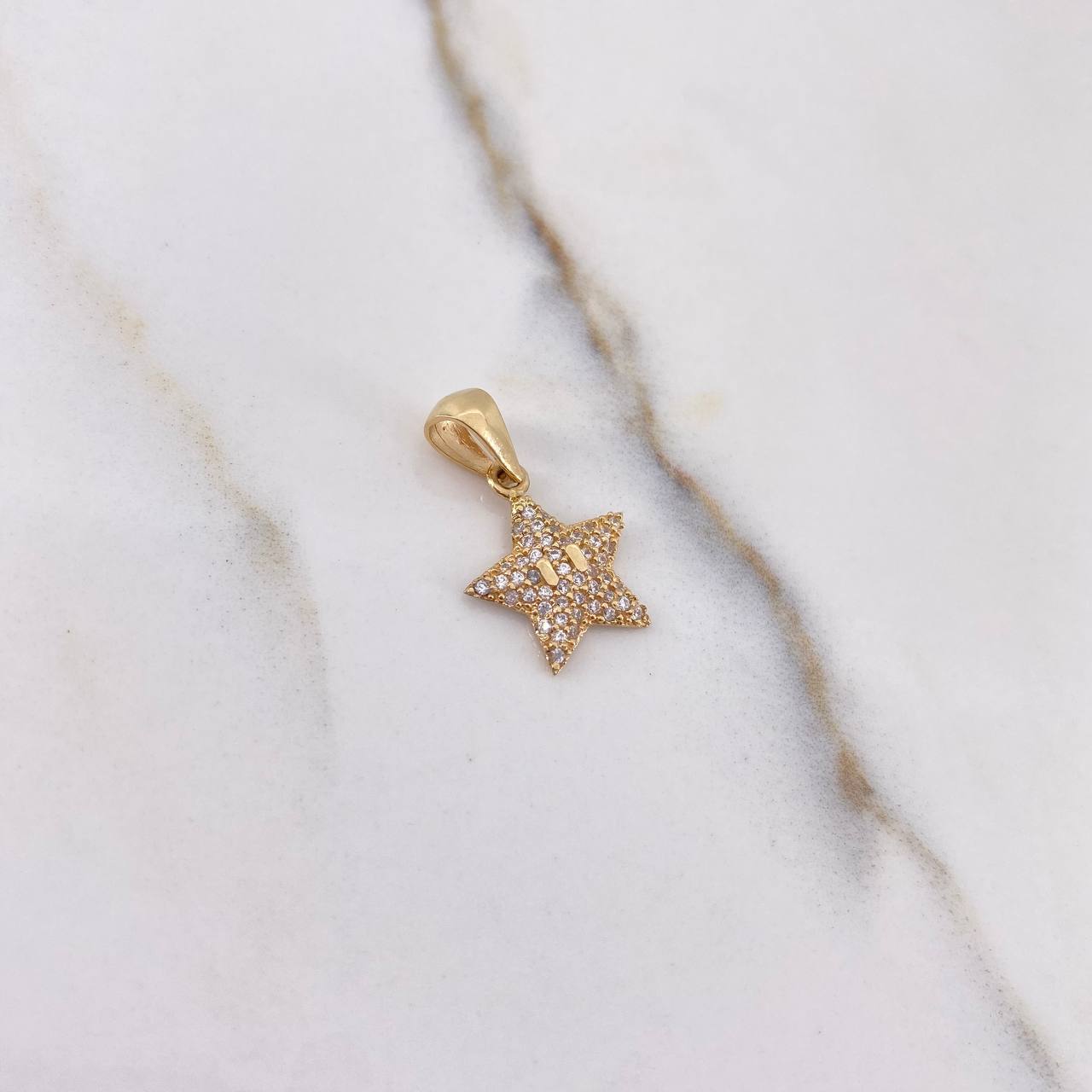 Pendant Star 1.45gr / 2cm / White Zirconia Yellow Gold $