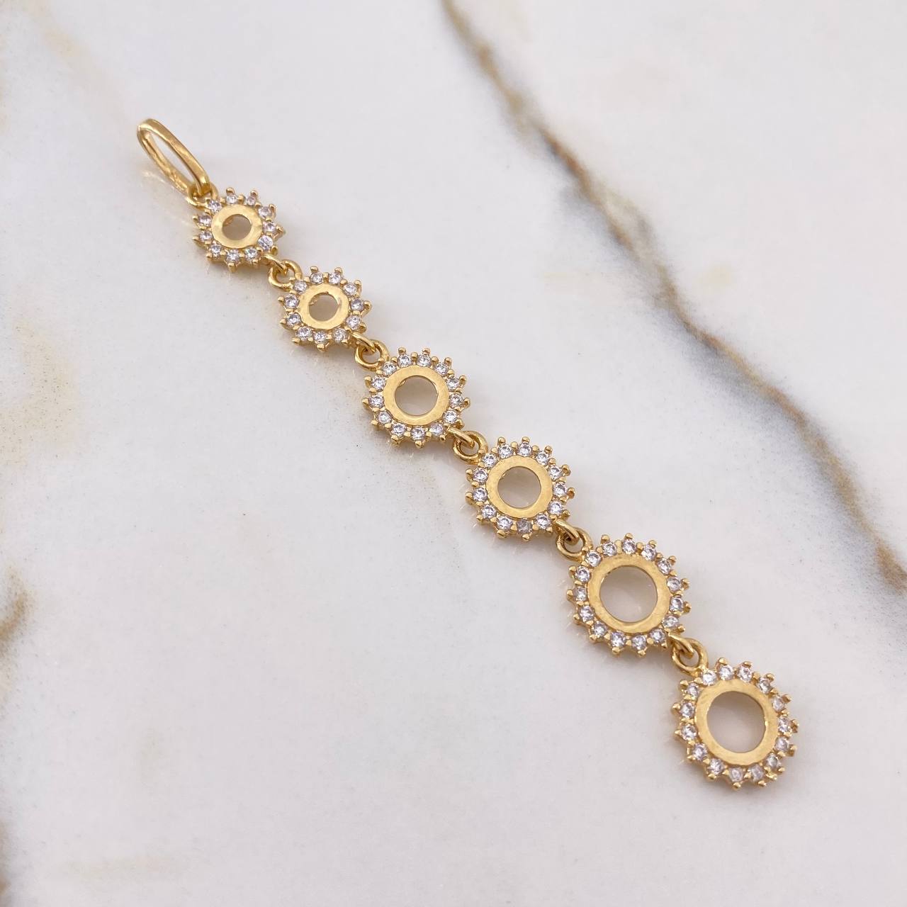 Pendant Sprocket 3.45gr / 7.5cm / White Zircons Yellow Gold $