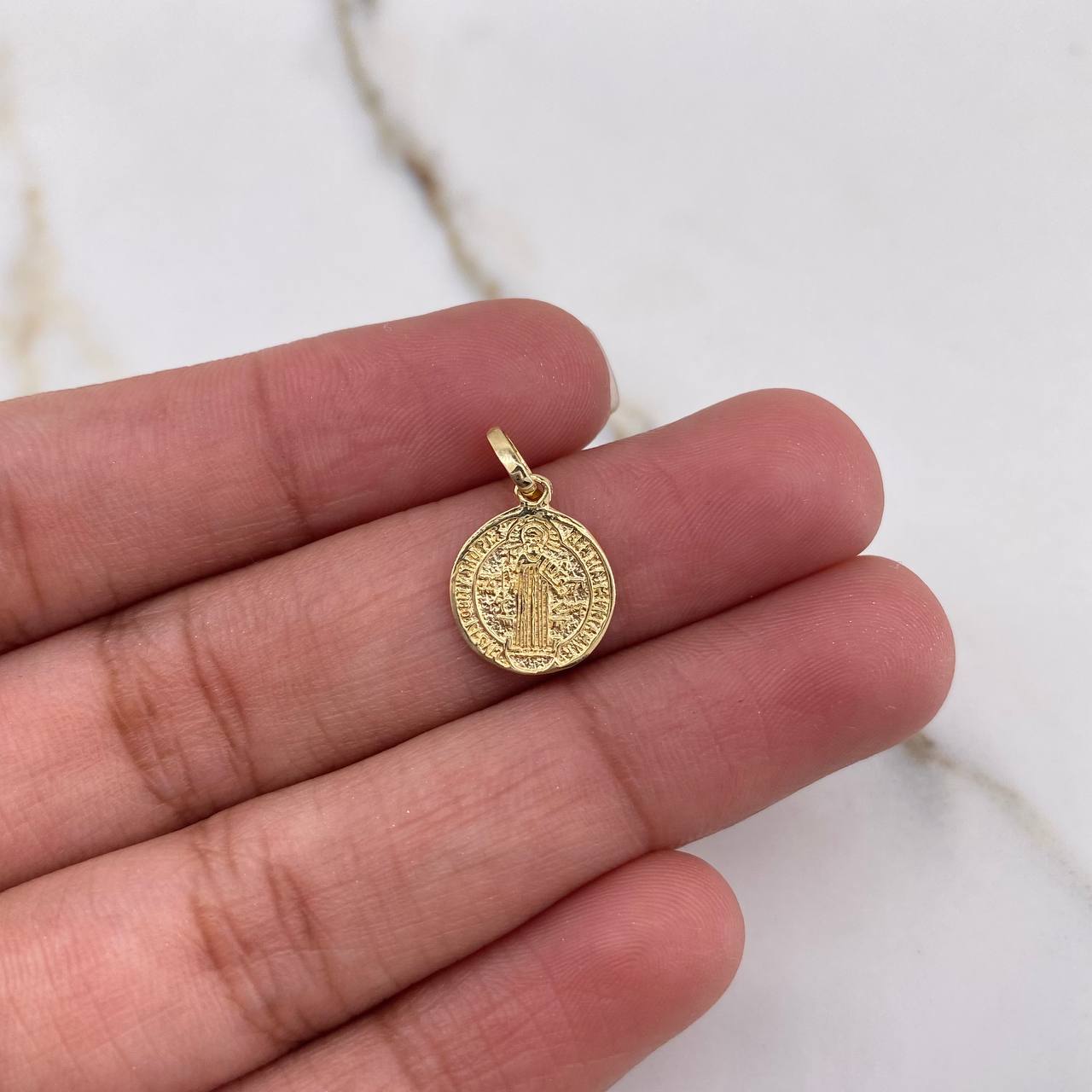 Dije San Benito 0.85gr / 1.6cm / Plano Oro Amarillo $