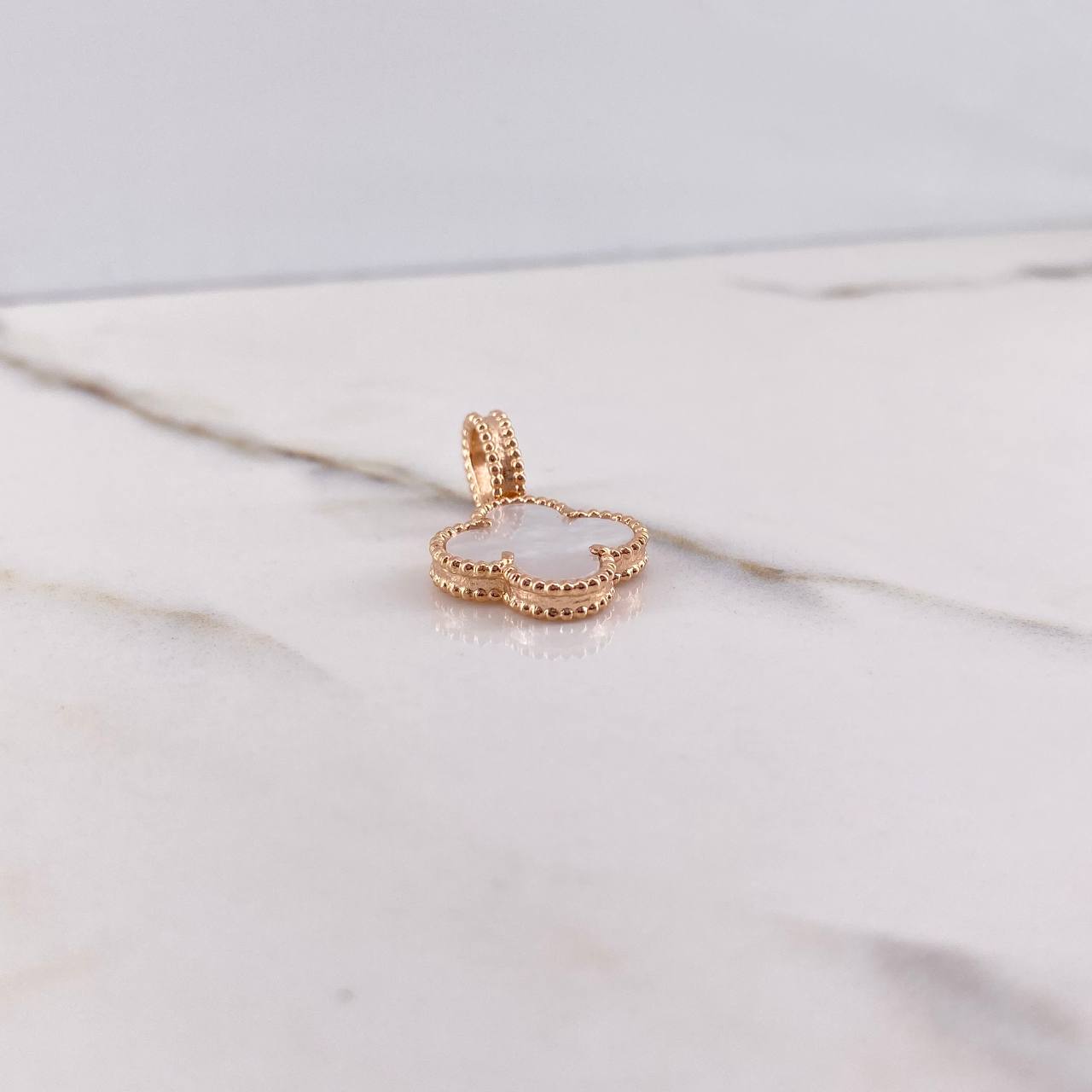 Dije Trebol 3.7gr / 2.7cm / Nacar Blanco Oro Rosa &
