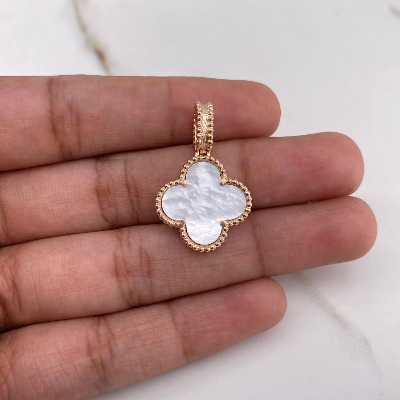 Dije Trebol 3.7gr / 2.7cm / Nacar Blanco Oro Rosa &