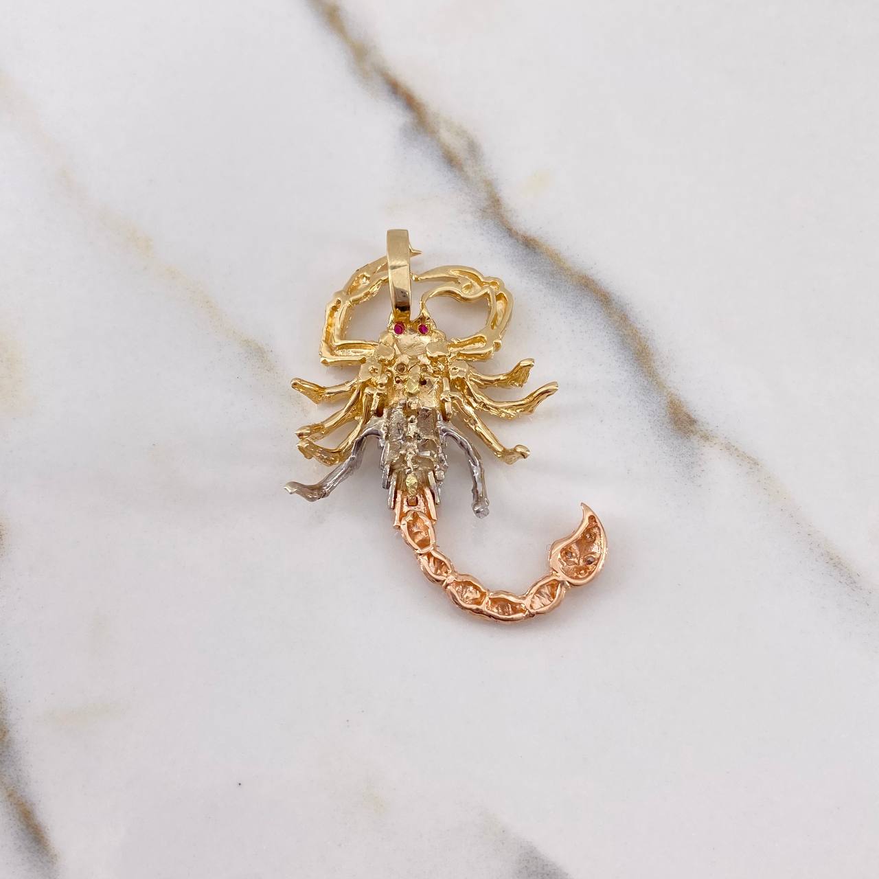 Pendant Scorpion 7.85gr / 3.9cm / Fuchsia Zircons Three Golds &