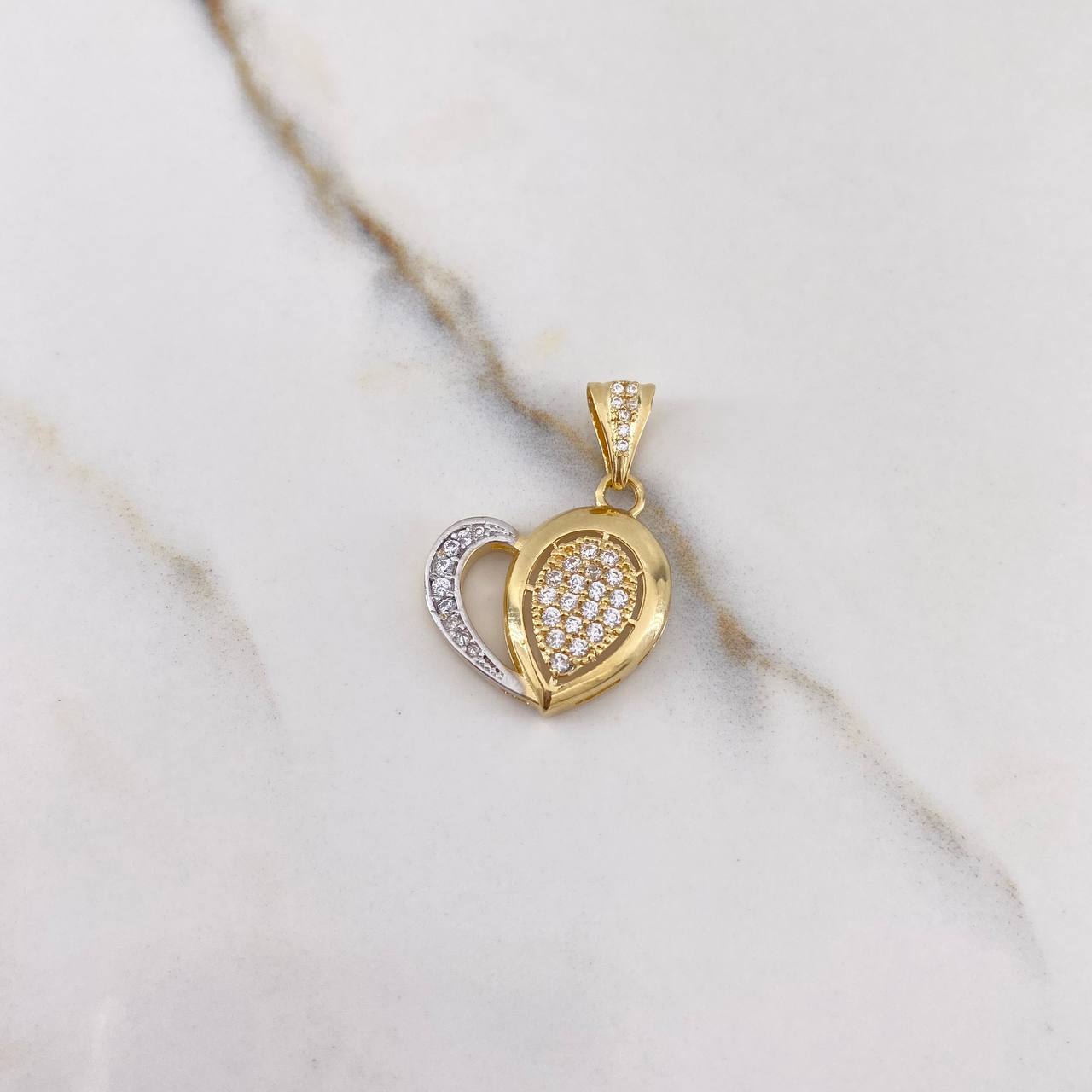 Pendant Rustic Heart 3.4gr / 2.9cm / White Zircons Two-tone Yellow and White Gold &