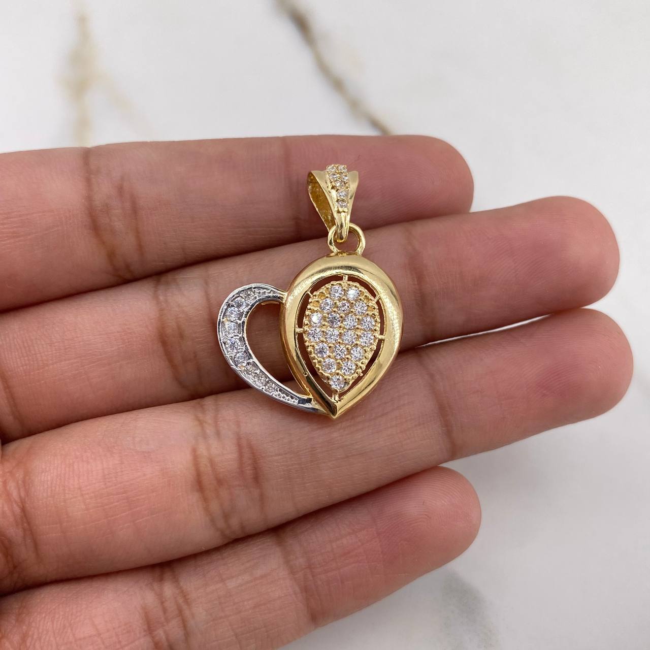 Pendant Rustic Heart 3.4gr / 2.9cm / White Zircons Two-tone Yellow and White Gold &