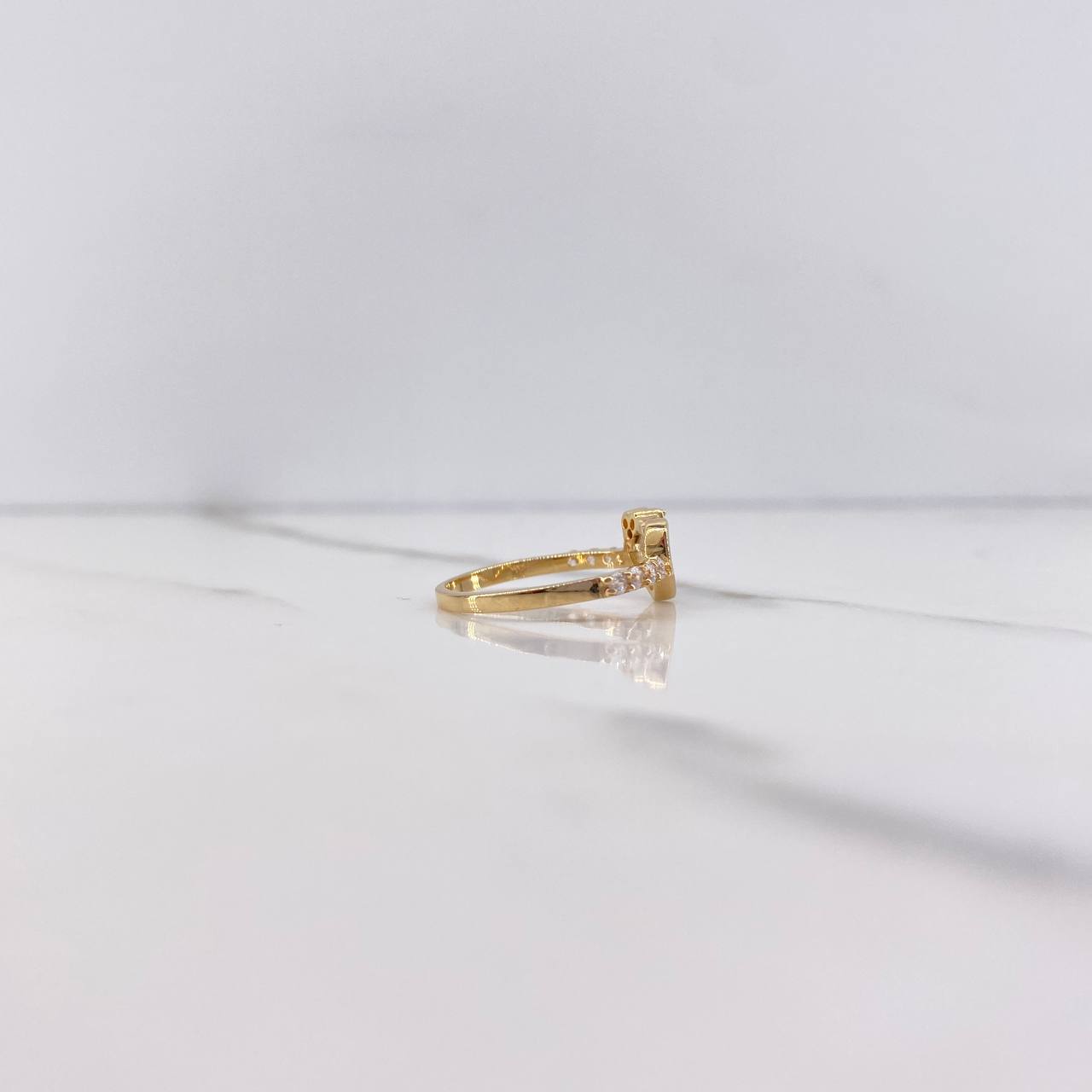 Heart Silhouette Ring 1.75gr / Size 5 3/4 / White Zircons Yellow Gold &