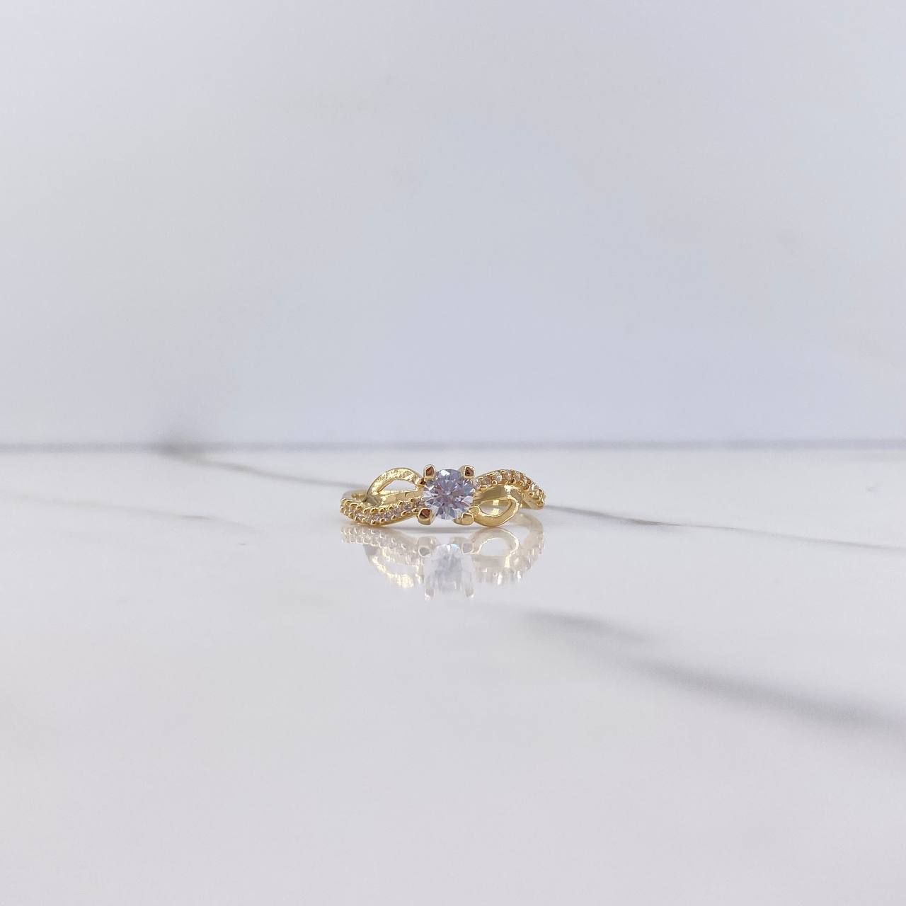 Infinity Ring 1.95gr / Size 7 1/4 / White Zircons Yellow Gold &