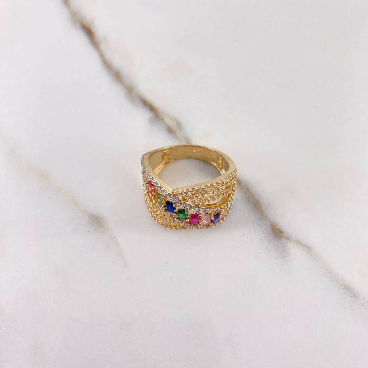 Rustic Ring 7.05gr / Size 7 1/2 / Colored Zircons Two-tone Yellow and White Gold &