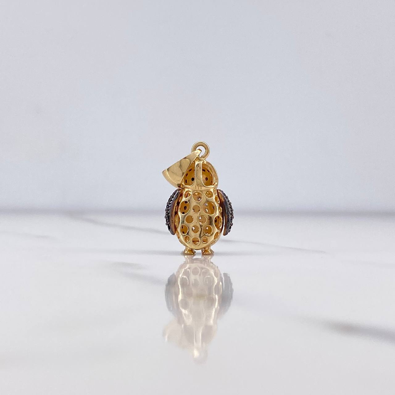 Pendant Penguin 3.5gr / 2.7cm / Black and White Zircons Two Yellows White Gold $