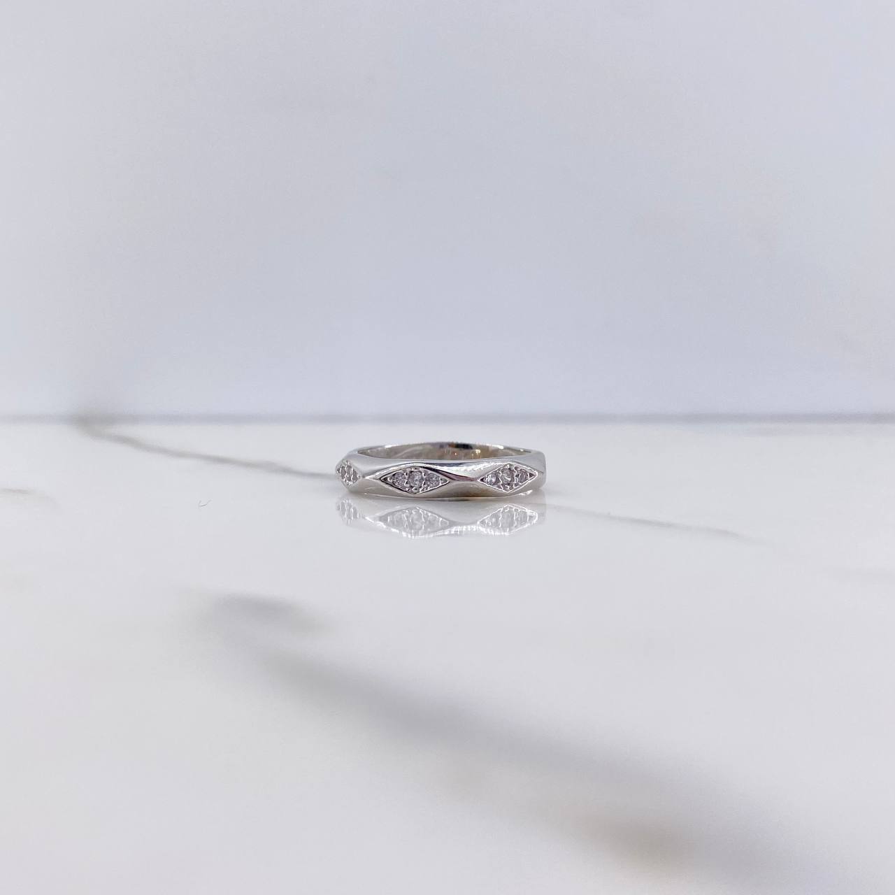 Ring Band Rhombus 2.75gr / Size 6 3/4 / White Zircons White Gold &