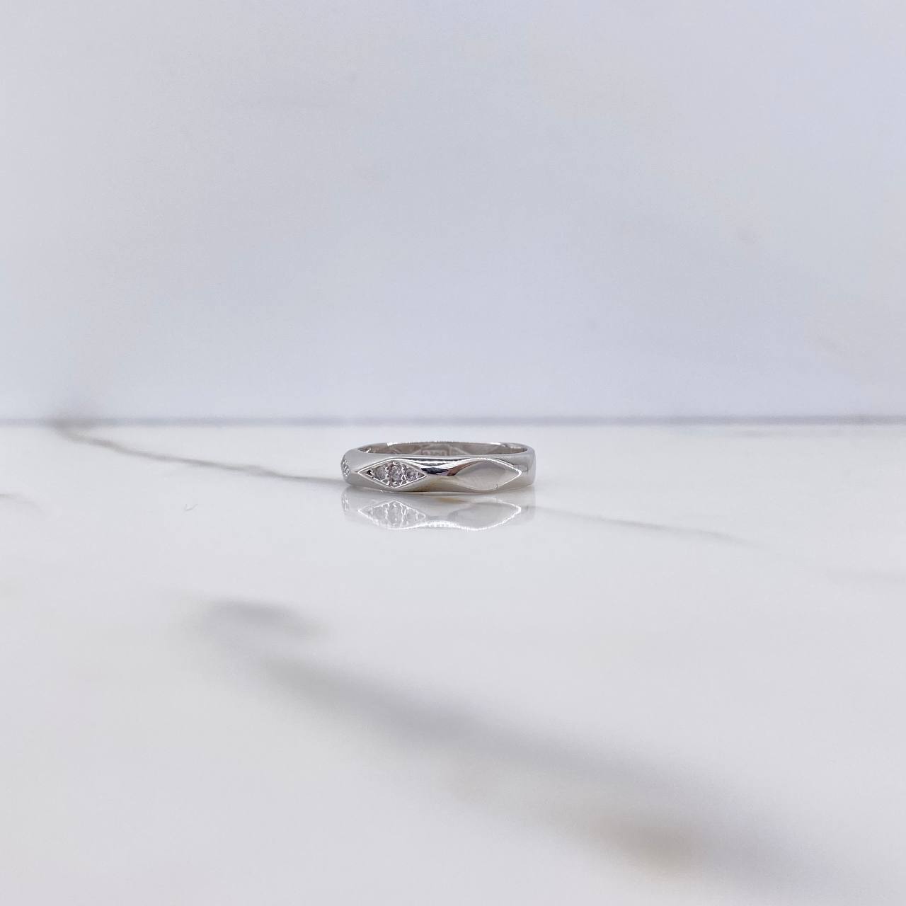 Ring Band Rhombus 2.75gr / Size 6 3/4 / White Zircons White Gold &