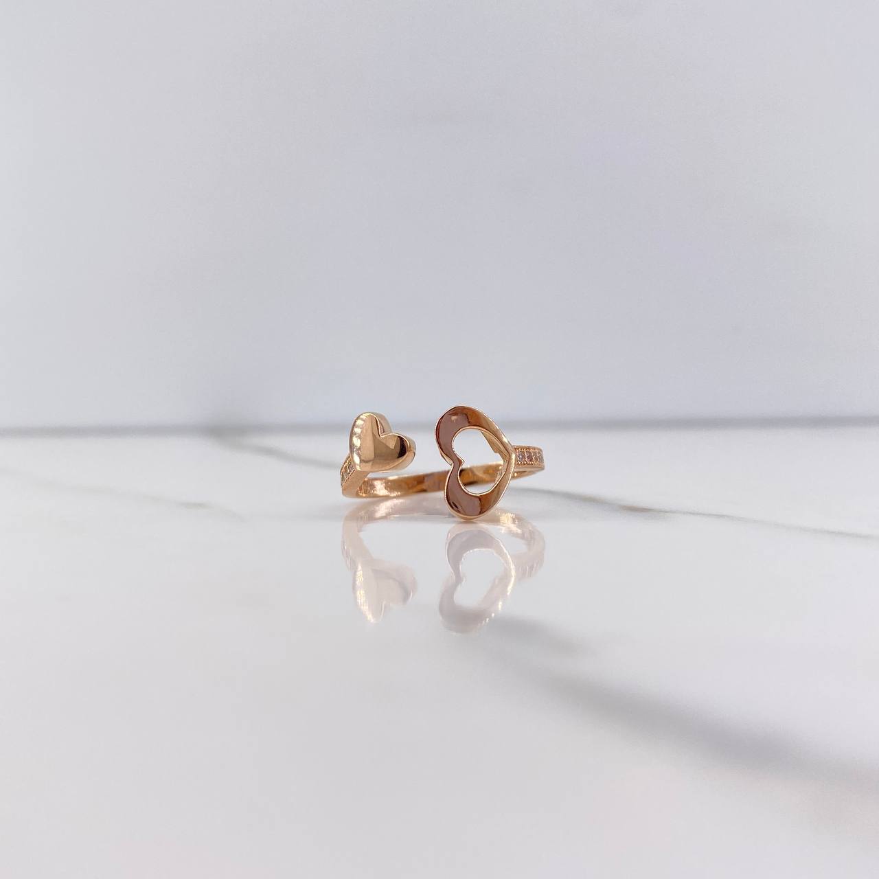 Heart Hug Ring 1.95gr / Size 6 1/2 / White Zircons Rose Gold &