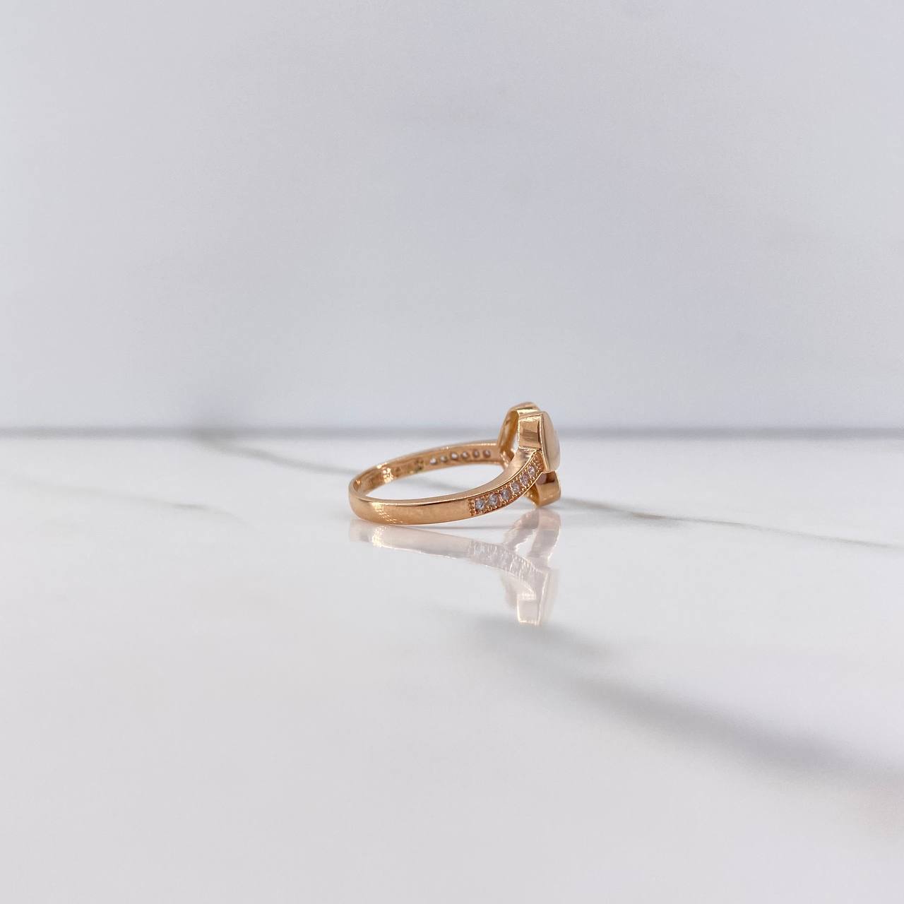 Heart Hug Ring 1.95gr / Size 6 1/2 / White Zircons Rose Gold &
