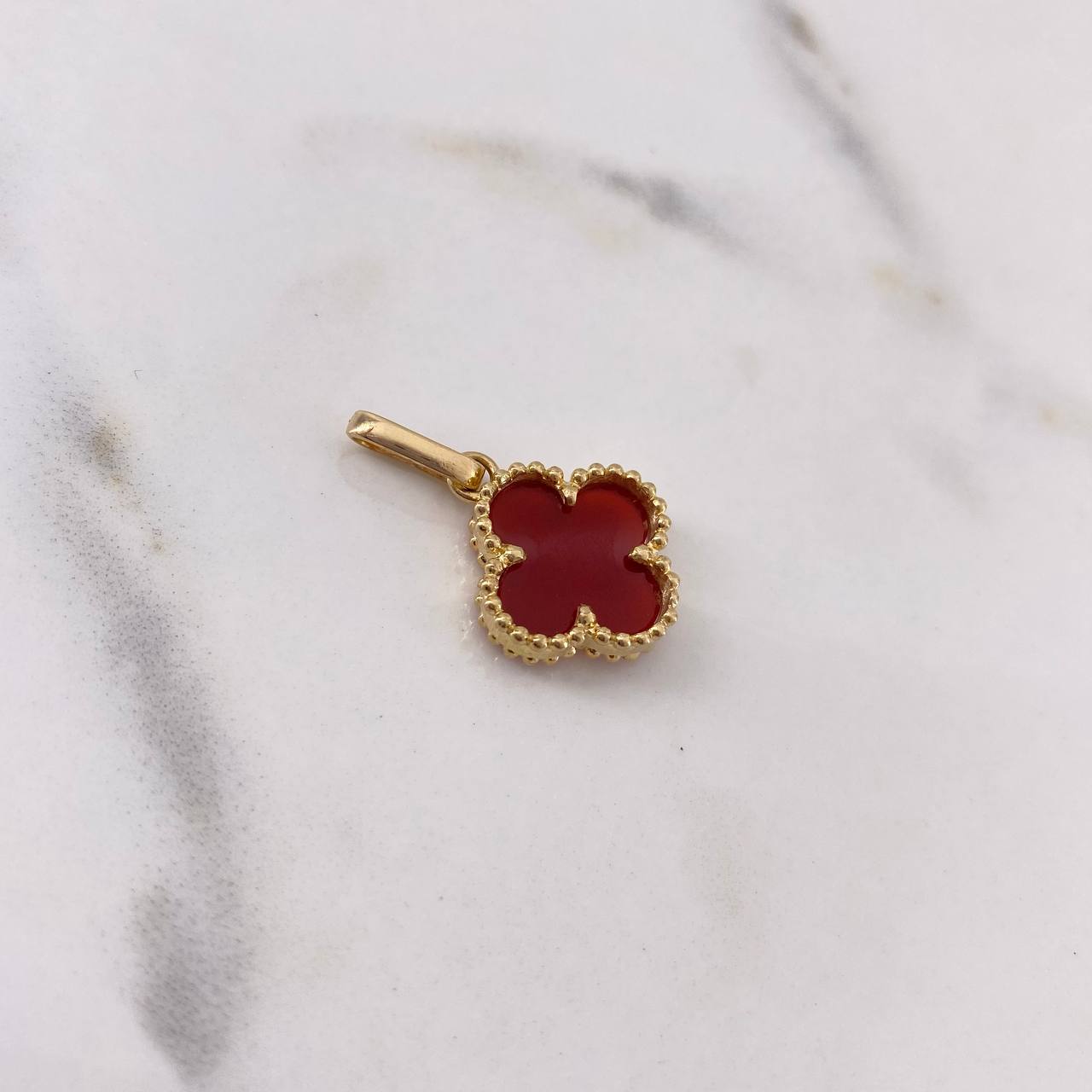 Pendant Clover VCyA 2.6gr / 2.5cm / Red Agate Yellow Gold $
