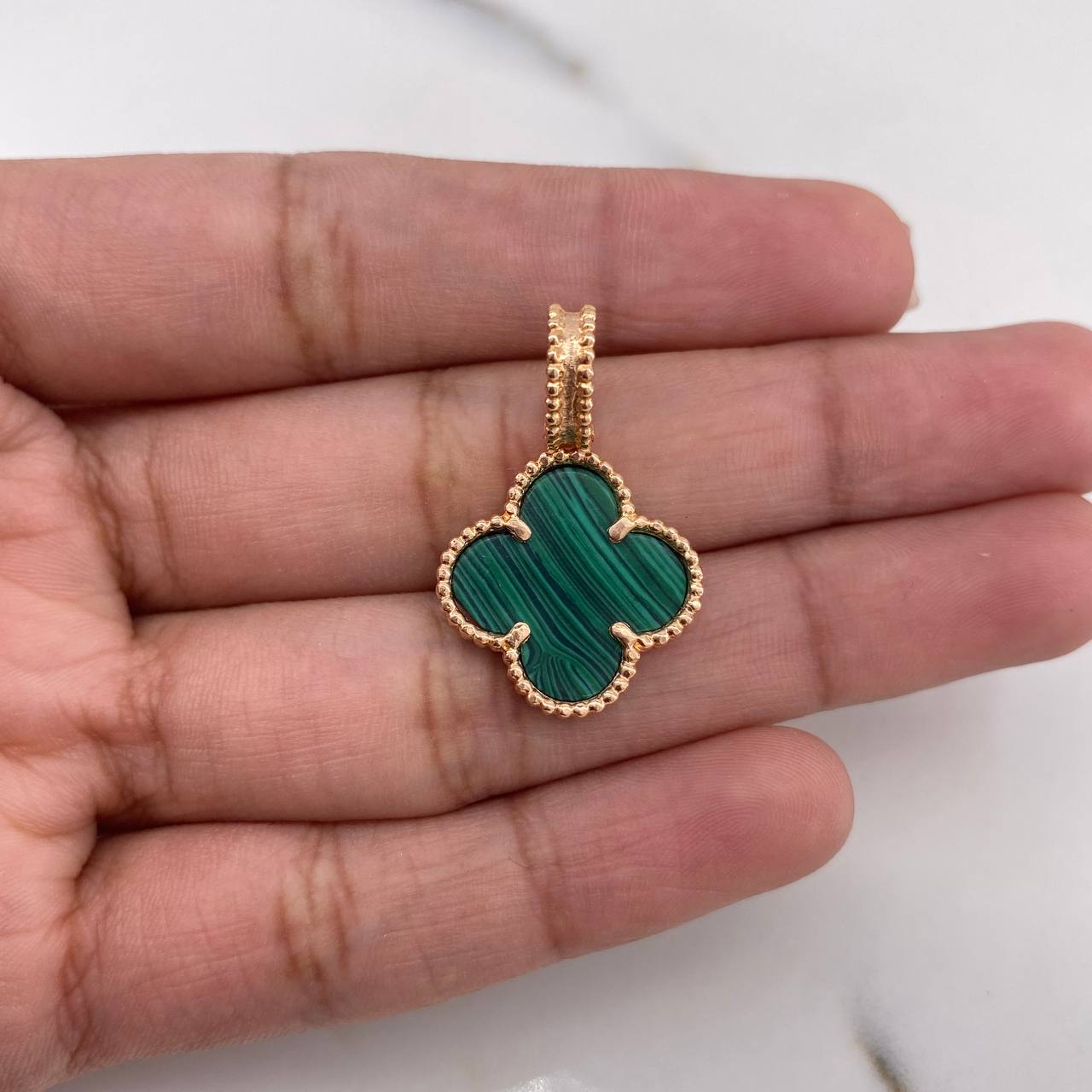 Dije Trebol 3.15gr / 2.6cm / Malaquita Verde Oro Rosa $