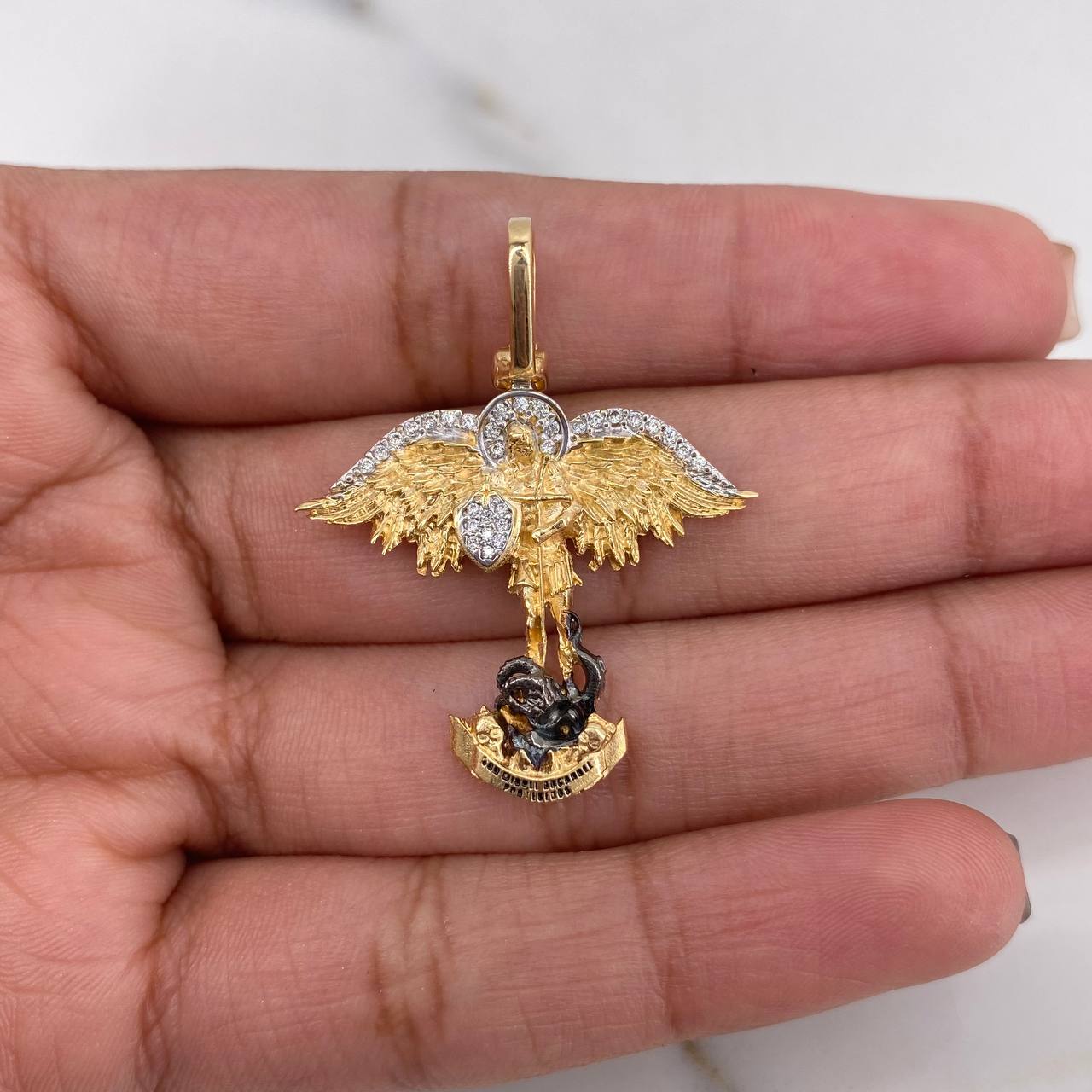 Pendant San Miguel Arcangel 4.6gr / 3.4cm / White Zirconia Two-tone Yellow White Gold $