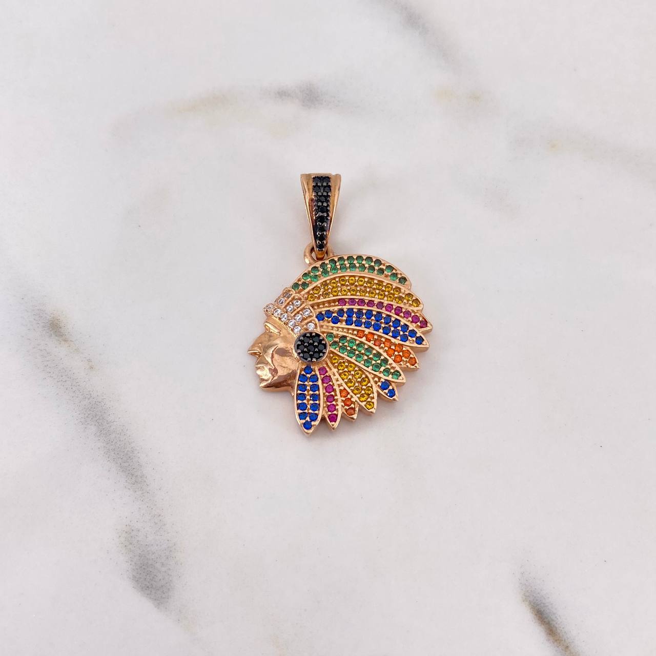 Dije Indio 5.8gr / 3.3cm / Circones Colores Oro Rosa $
