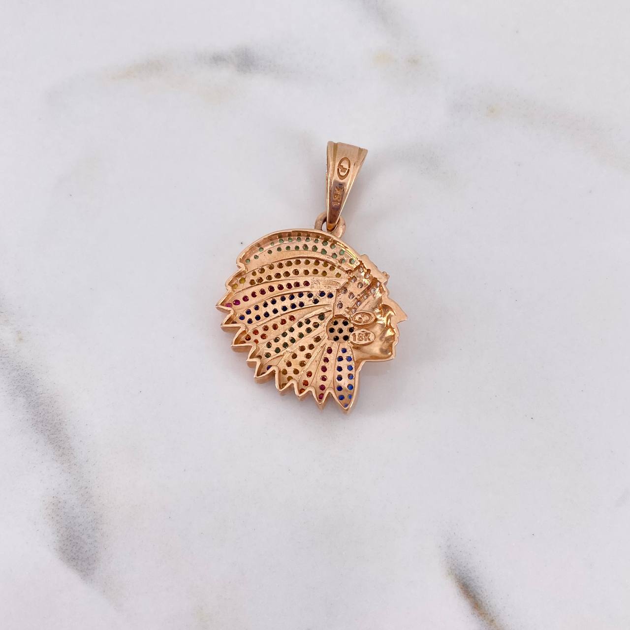 Dije Indio 5.8gr / 3.3cm / Circones Colores Oro Rosa $