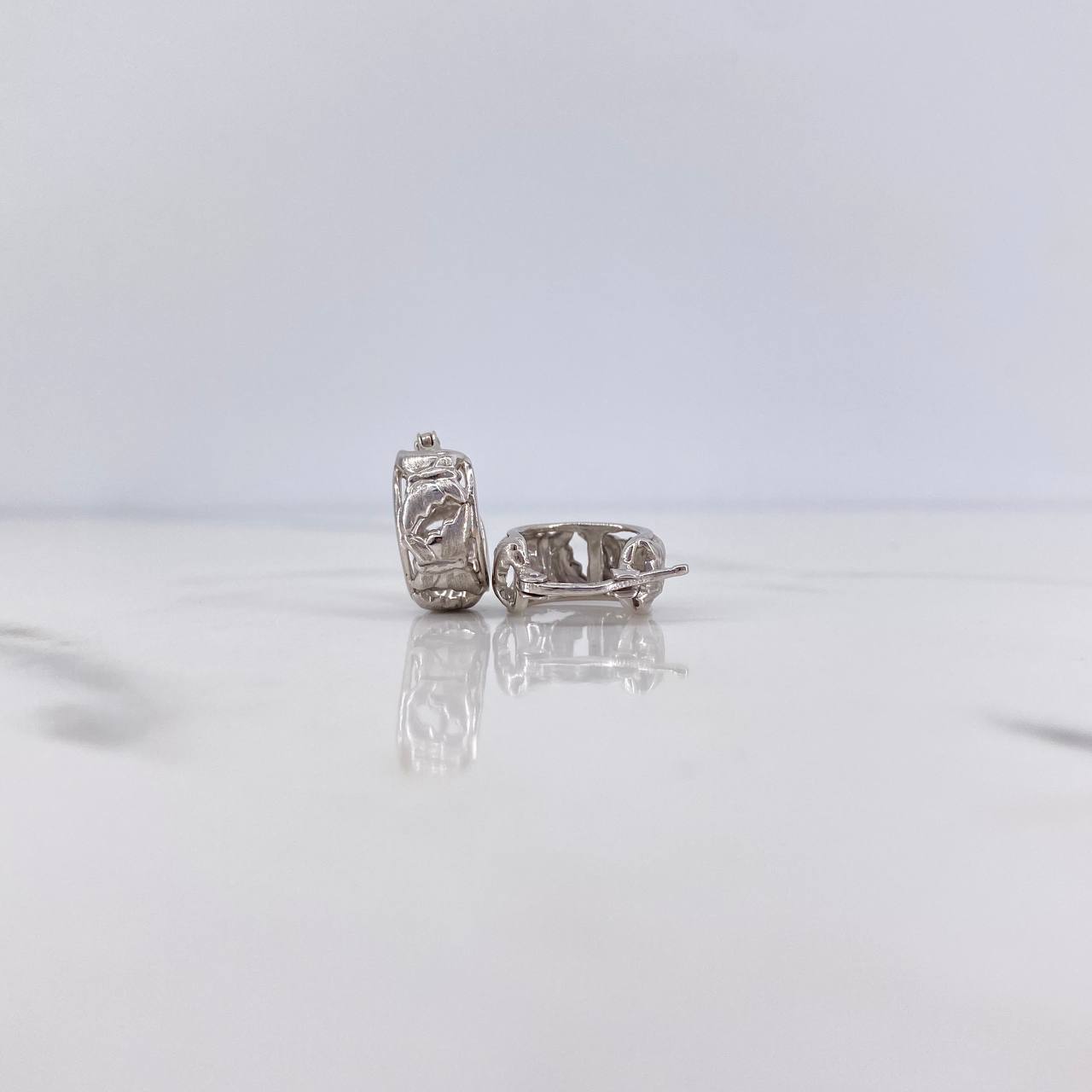 Candongas Mariposas 2.65gr / 1.4cm / Oro Blanco $