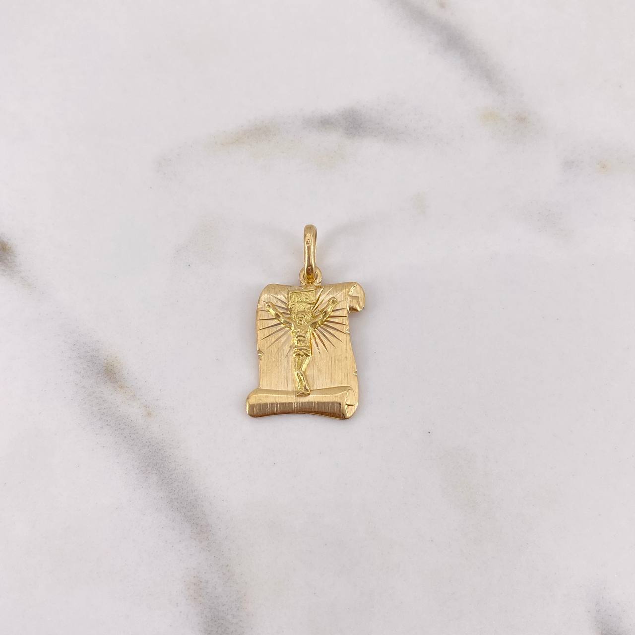Pendant Parchment Plate Christ 2.65gr / 2.4cm / 18K Yellow Gold $