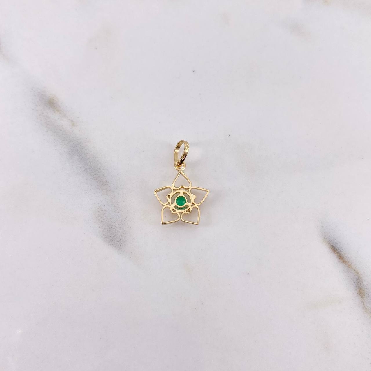 Dije Flor De Loto 0.65gr / 1.8cm / Esmeralda 8 Pts Oro Amarillo 18K (Joya) &