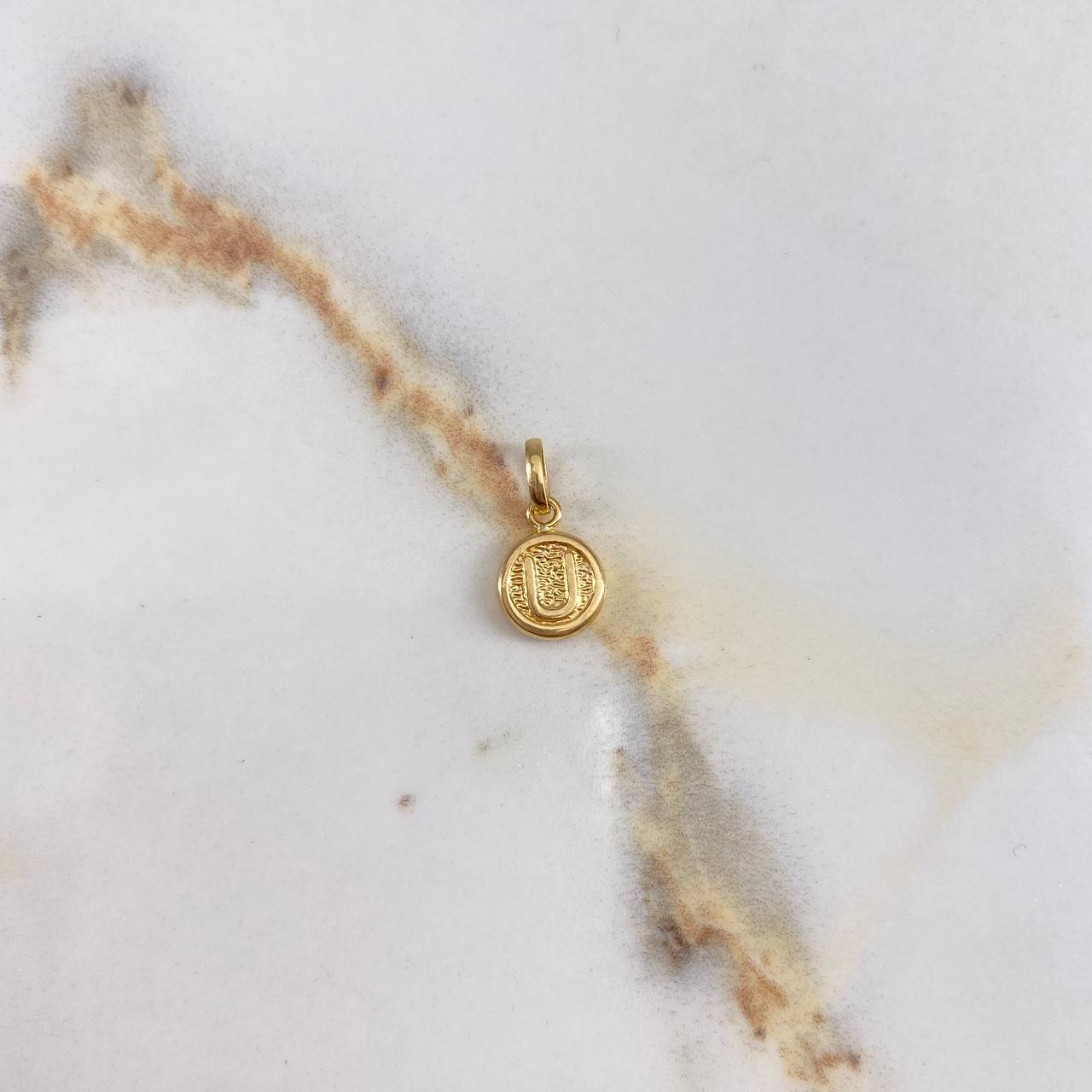 Pendant Letter U 0.35gr / 1.3cm / Smooth Yellow Gold $