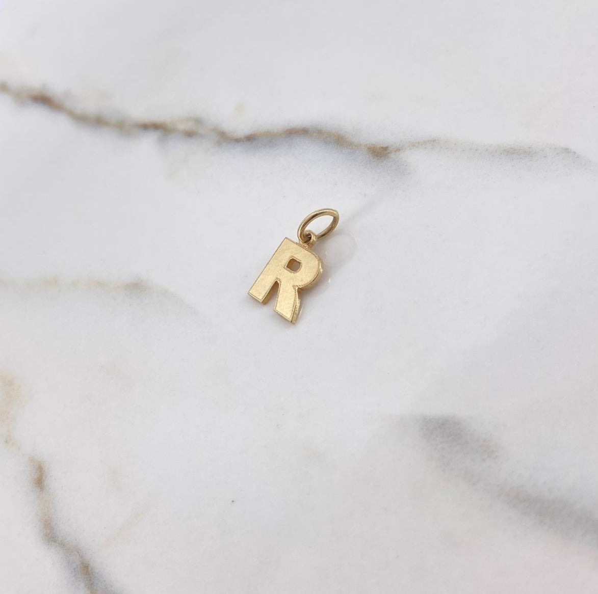 Pendant Letter R 1.35gr / Polished Yellow Gold $