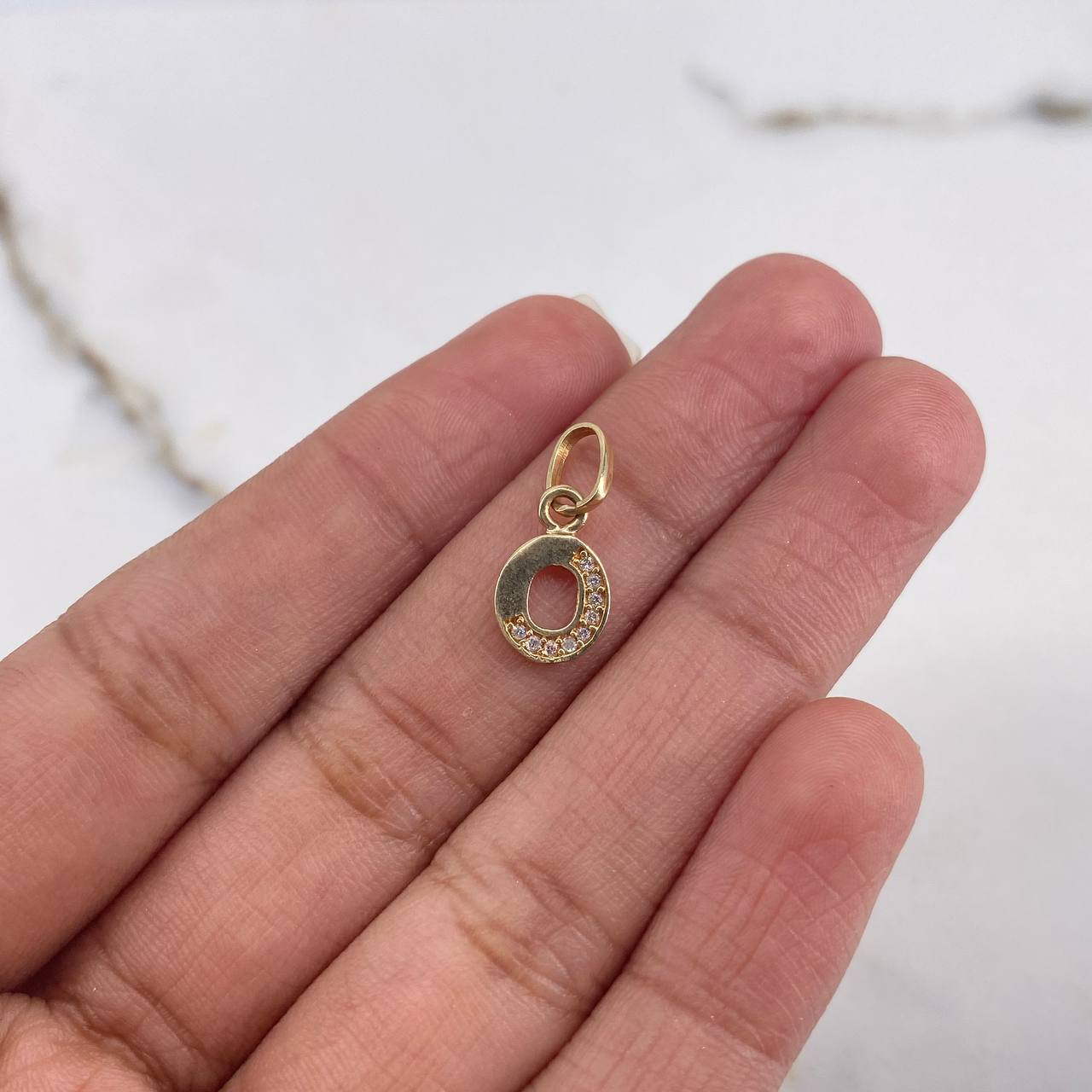 Pendant Letter O 0.65gr / White Zircons Yellow Gold $
