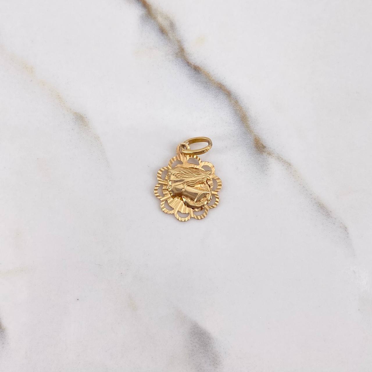 Pendant Woman 1.55gr / 2.1cm / Edges Diamond Cut Yellow Gold $