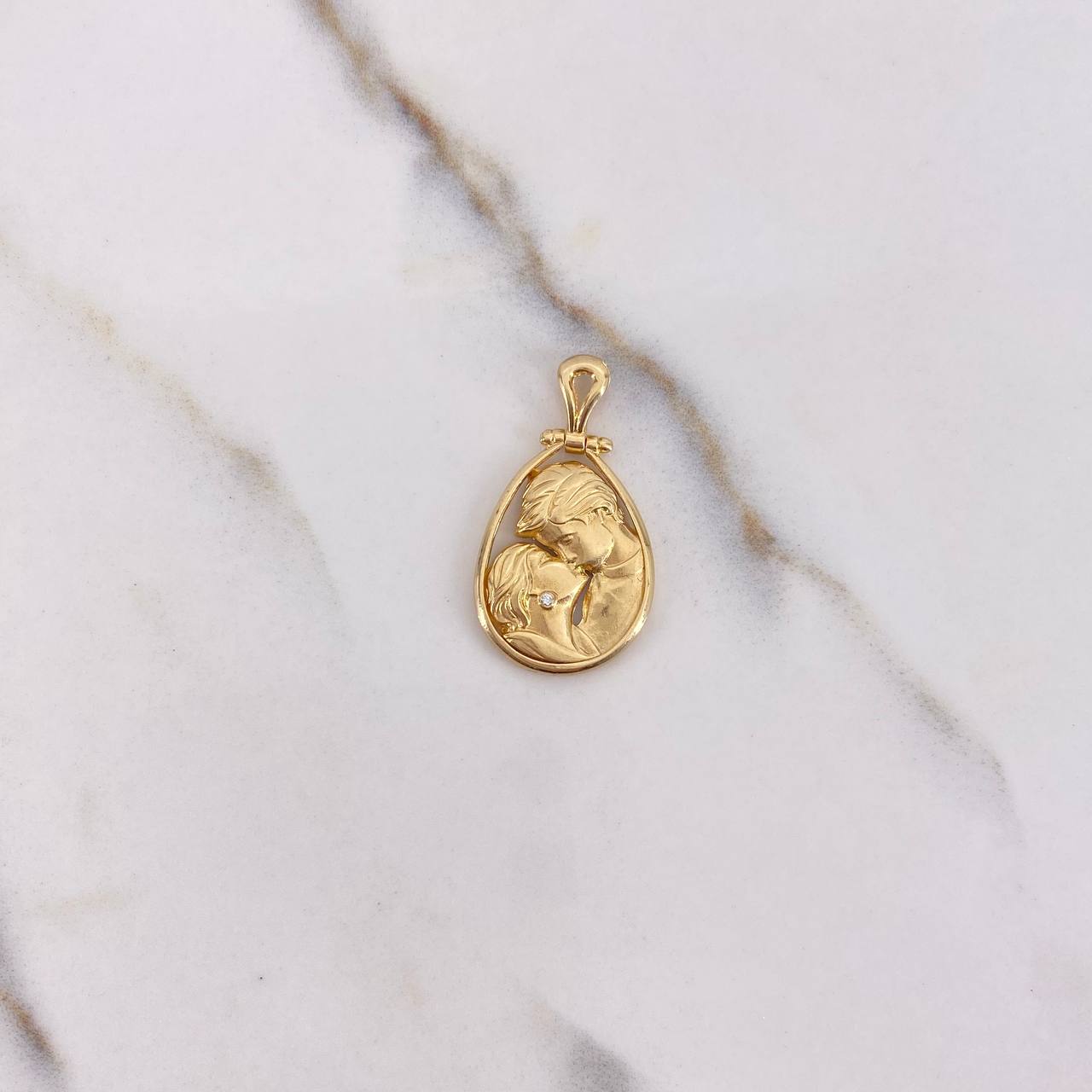 Dije Pareja 2.75gr / 2.7cm / Circon Blanco Oro Amarillo $