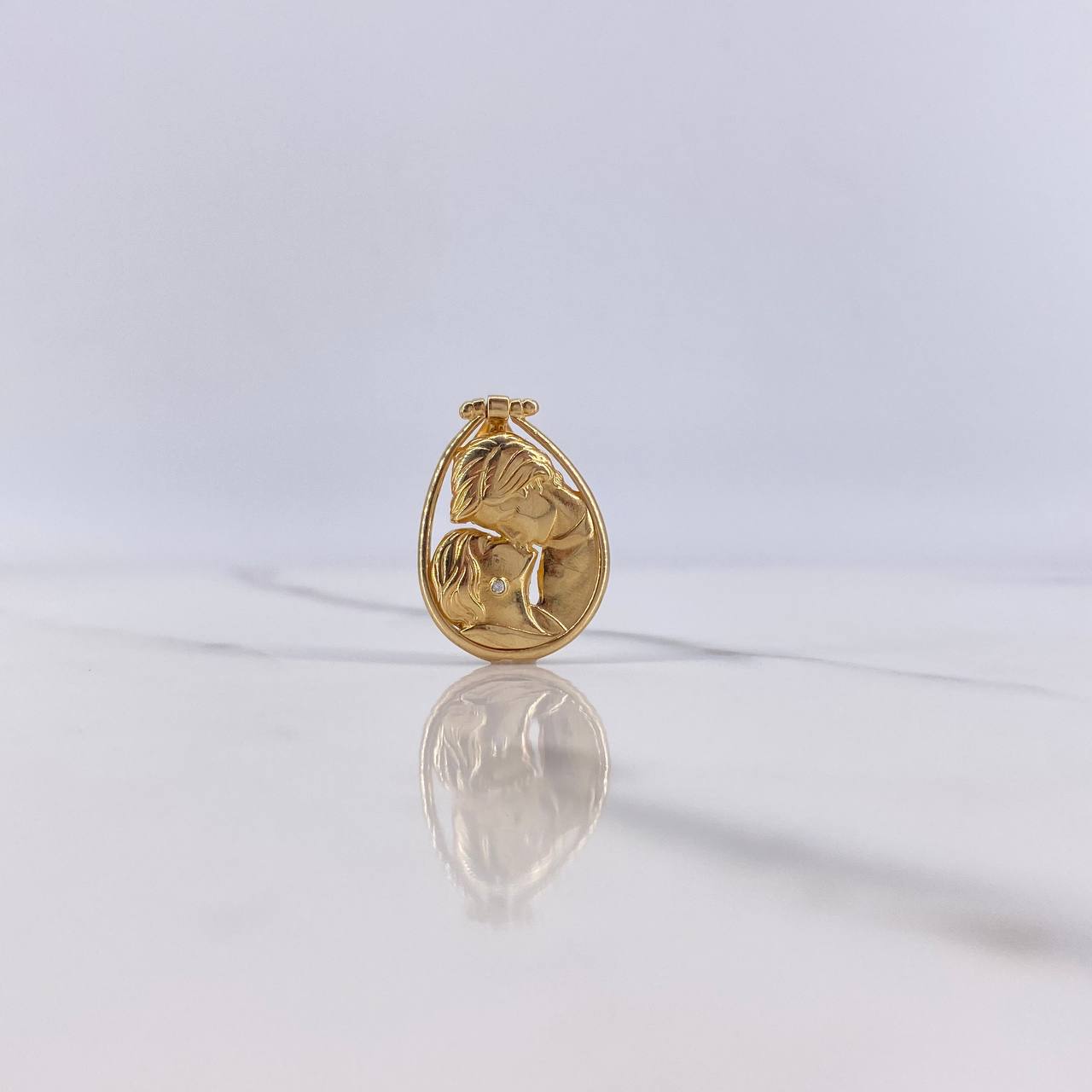 Dije Pareja 2.75gr / 2.7cm / Circon Blanco Oro Amarillo $