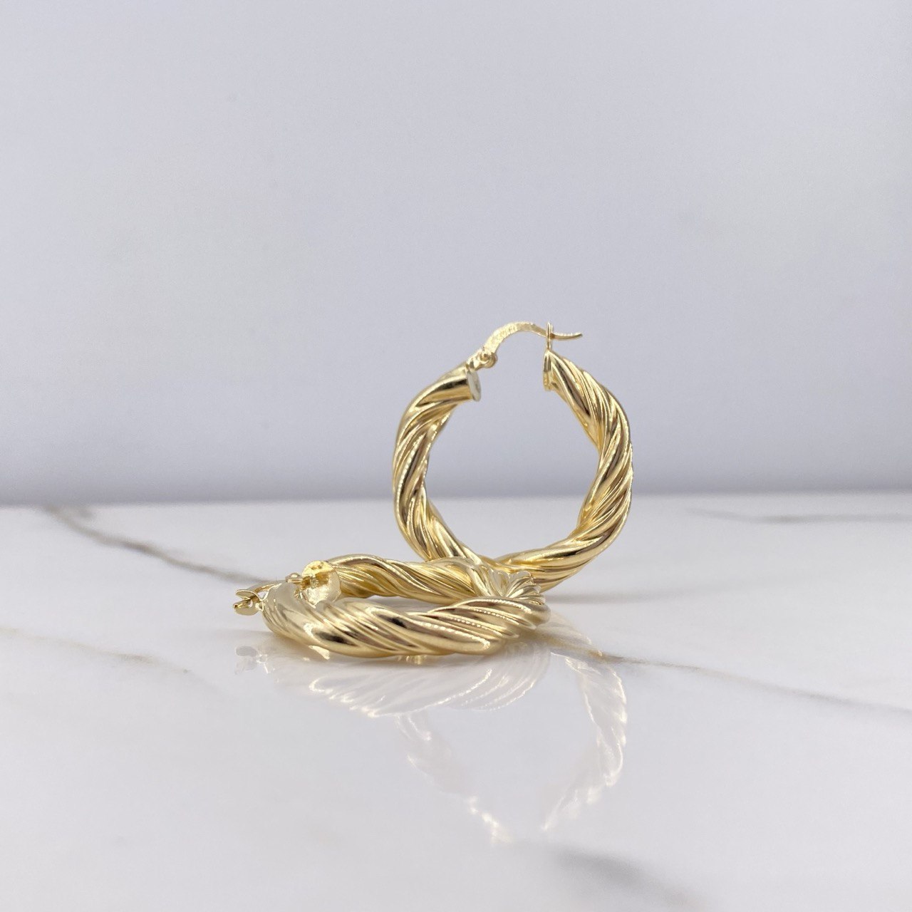 Candongas Rosa 5.25gr / 2cm / Entorchadas Oro Amarillo $