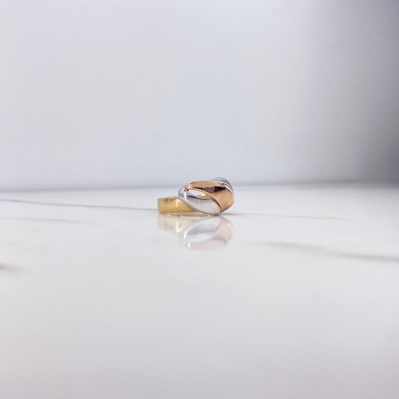 Alliance Ring 4gr / Size 6 1/2 / Three Golds $