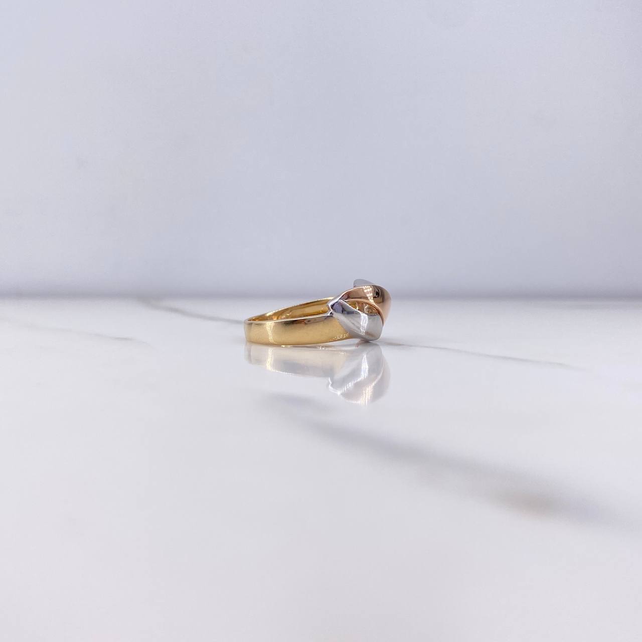 Alliance Ring 4gr / Size 6 1/2 / Three Golds $
