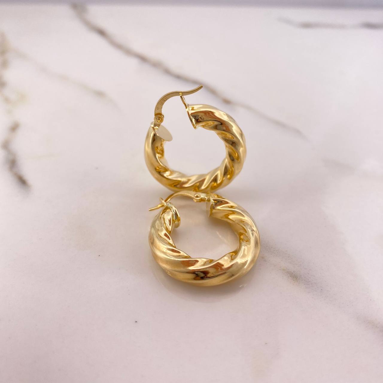 Hoop Earrings Earrings 4.95gr / 2.5cm / Twisted Yellow Gold &