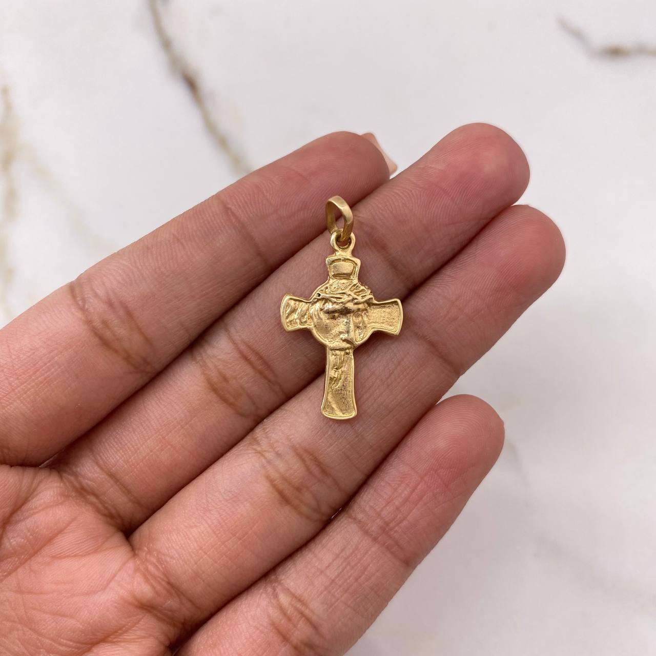 Pendant Cross Face Christ 1.9gr / 2.7cm / Matte Yellow Gold $