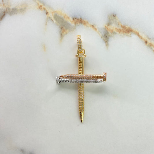 Dije Cruz Clavo 8.35gr / 6cm / Circones Blancos Tres Oros $